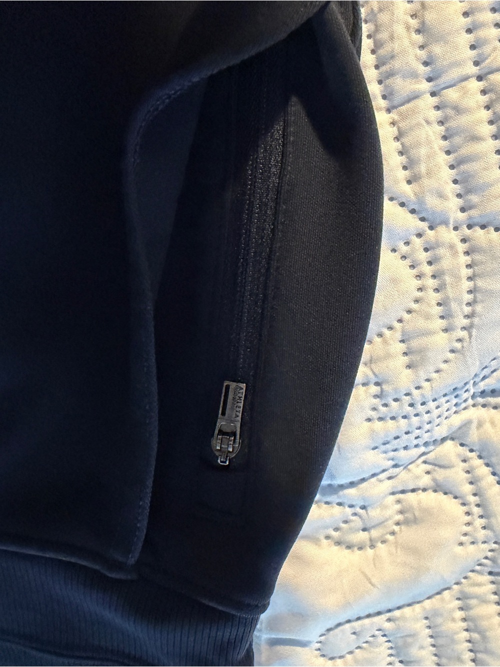 Athleta Navy Tapered Venice Jogger Pants - Size Medium - Picture 8 of 16